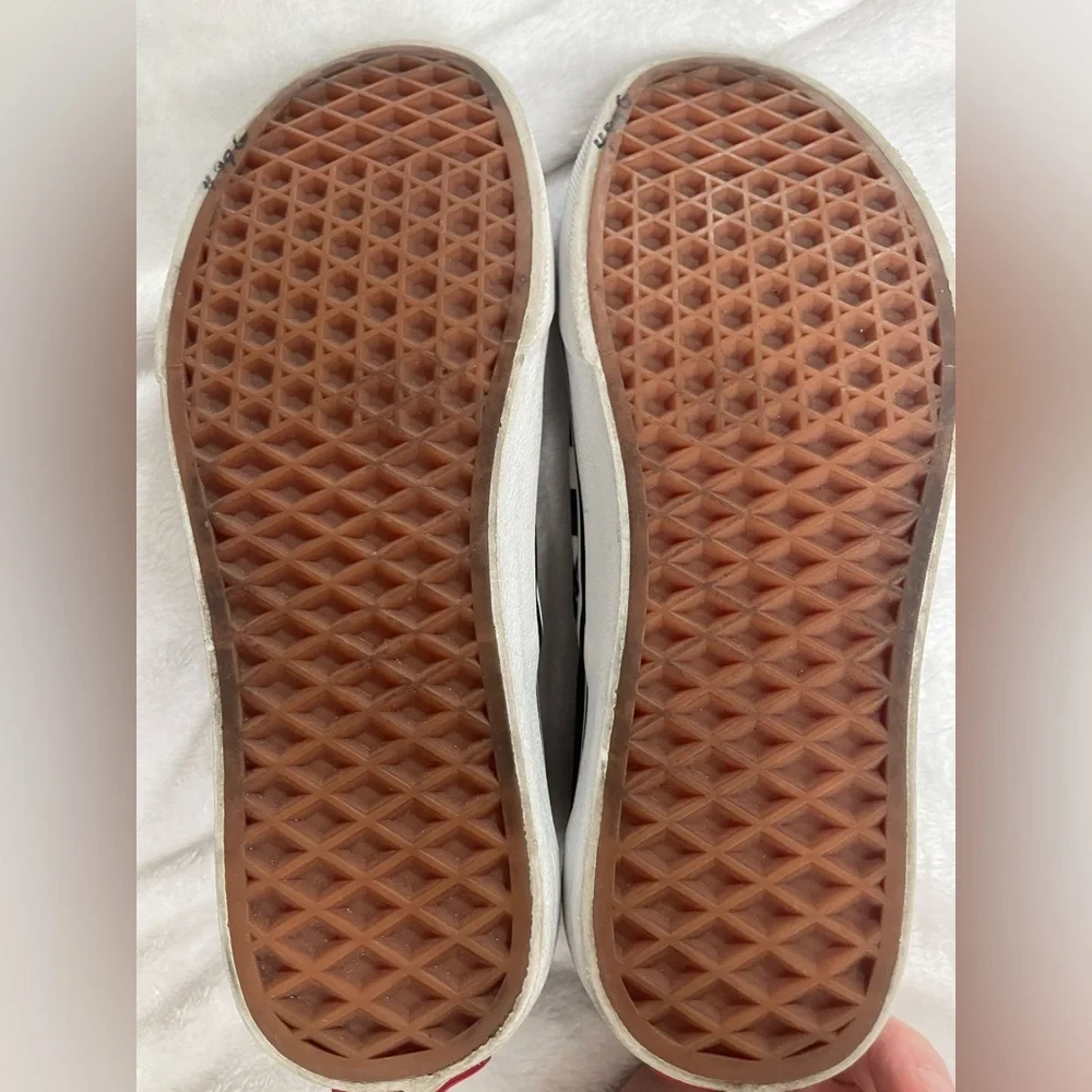 🆕Vans | RARE Heart Share Checkerboard Classic Slip On womens  Sneakers Size 5.5 - Picture 6 of 6